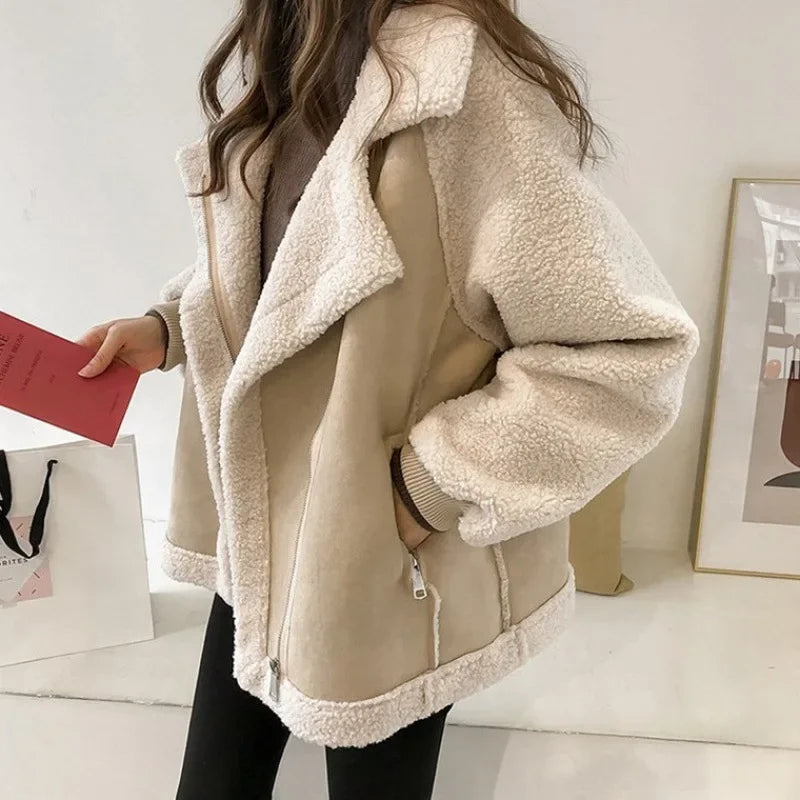 CAPUCINE™ | Ciepła kurtka z baranka w stylu ramoneski — 3