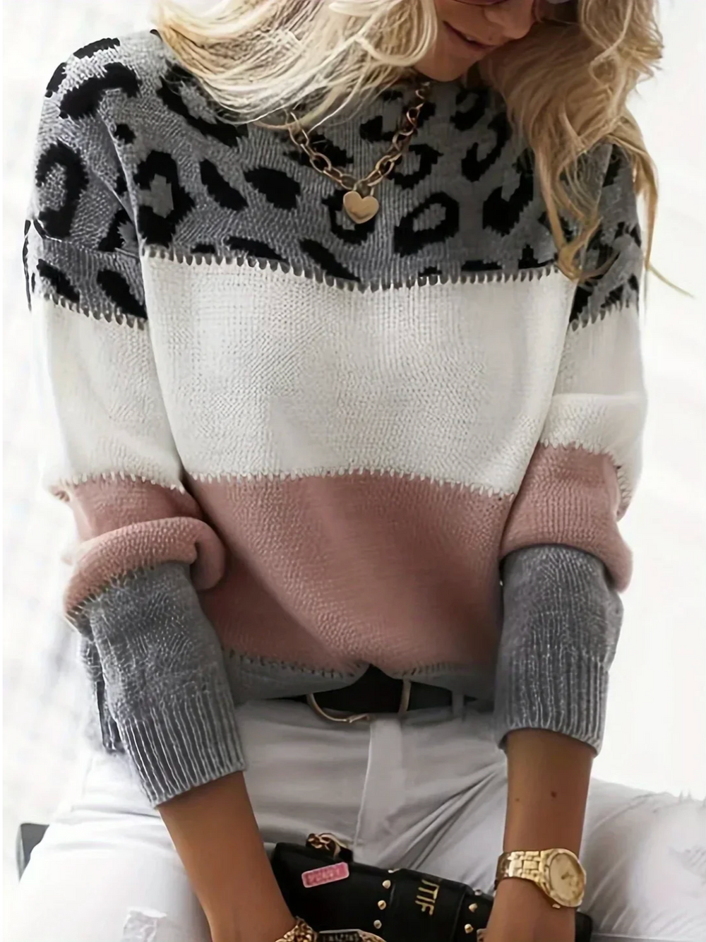 LÉONIE™ | Elegancki sweter w panterkę z kolorowymi pasami